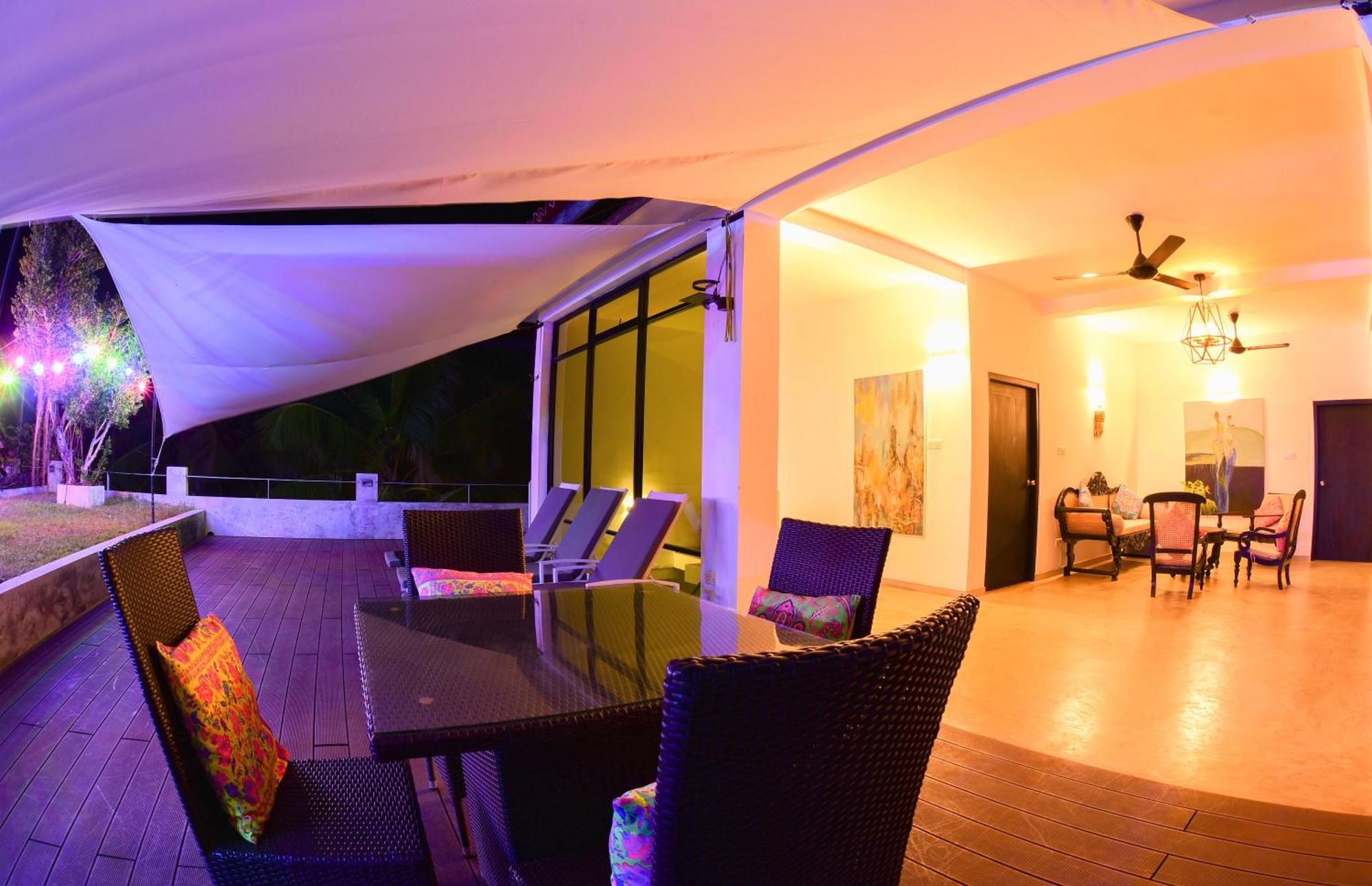 Tropical House - Jungleside Villa Hikkaduwa Room photo