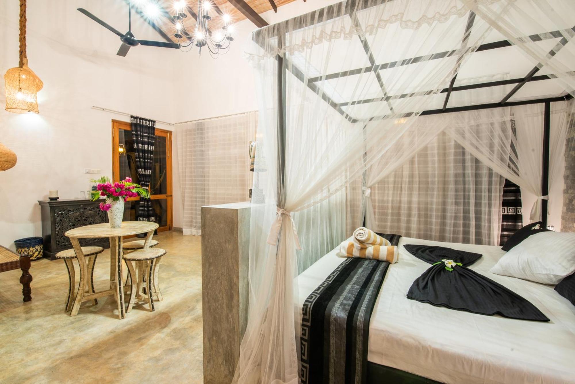 Tropical House - Jungleside Villa Hikkaduwa Room photo