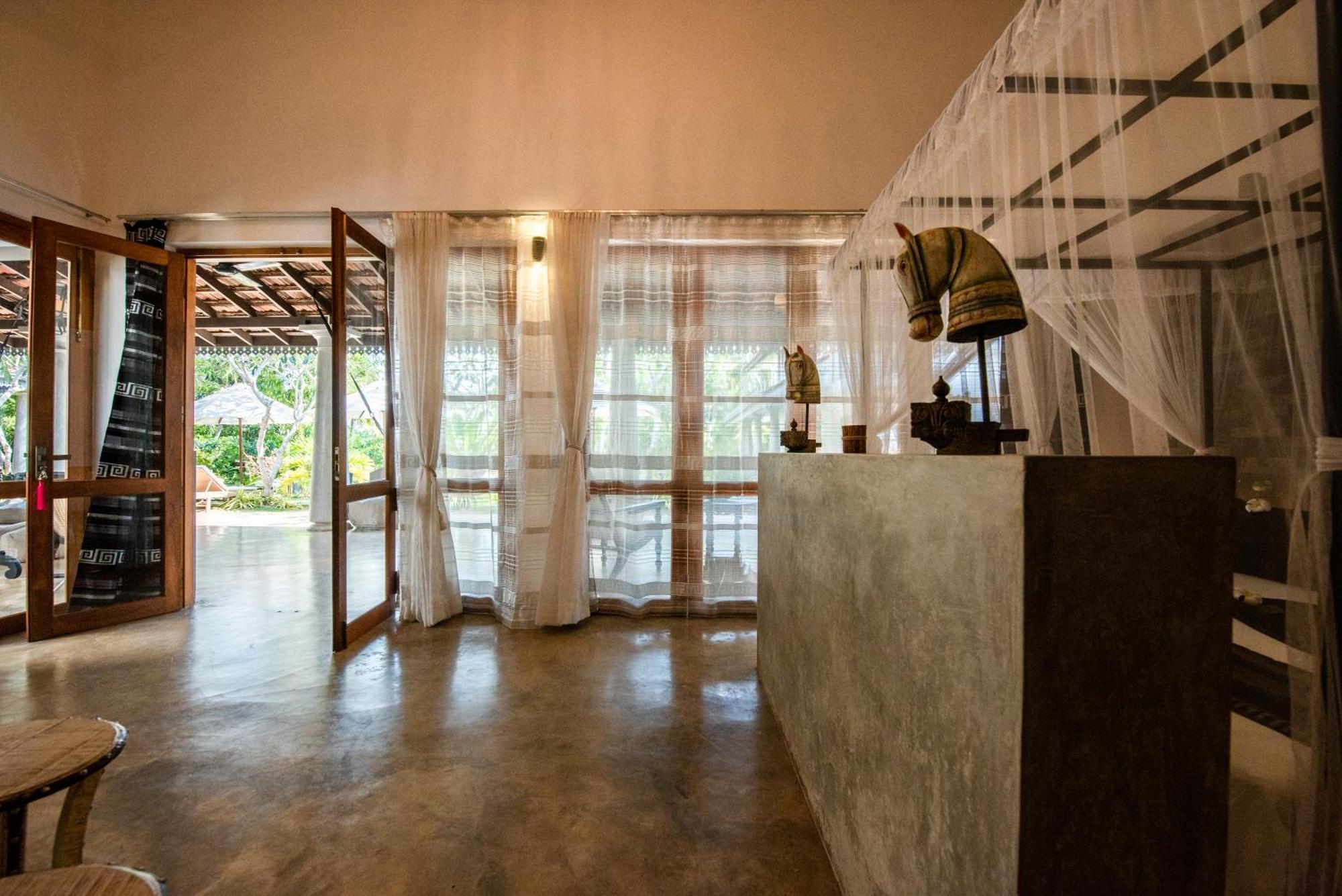 Tropical House - Jungleside Villa Hikkaduwa Room photo