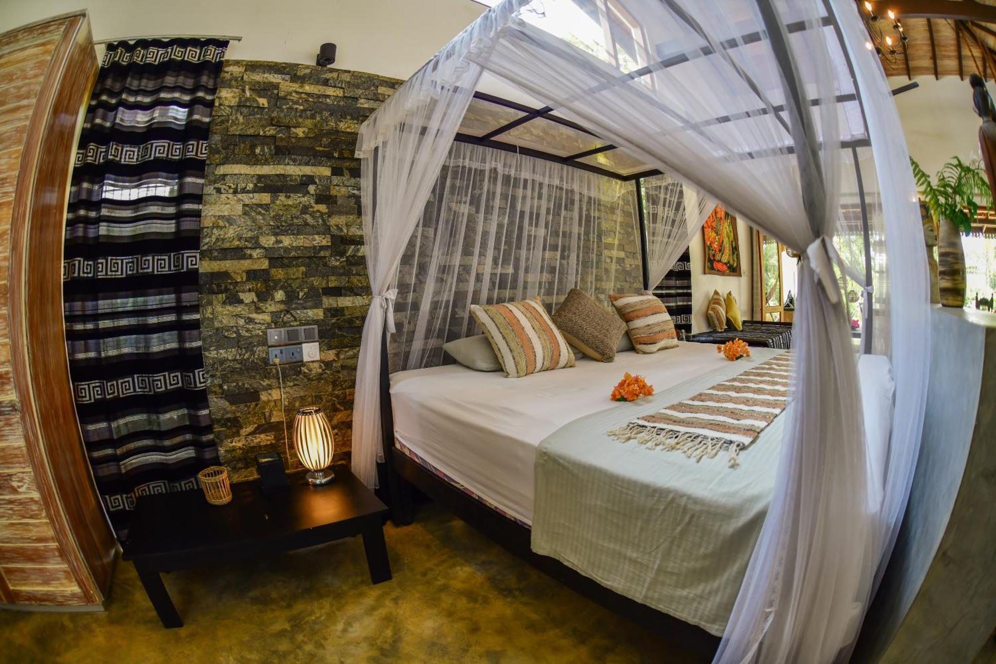Tropical House - Jungleside Villa Hikkaduwa Room photo