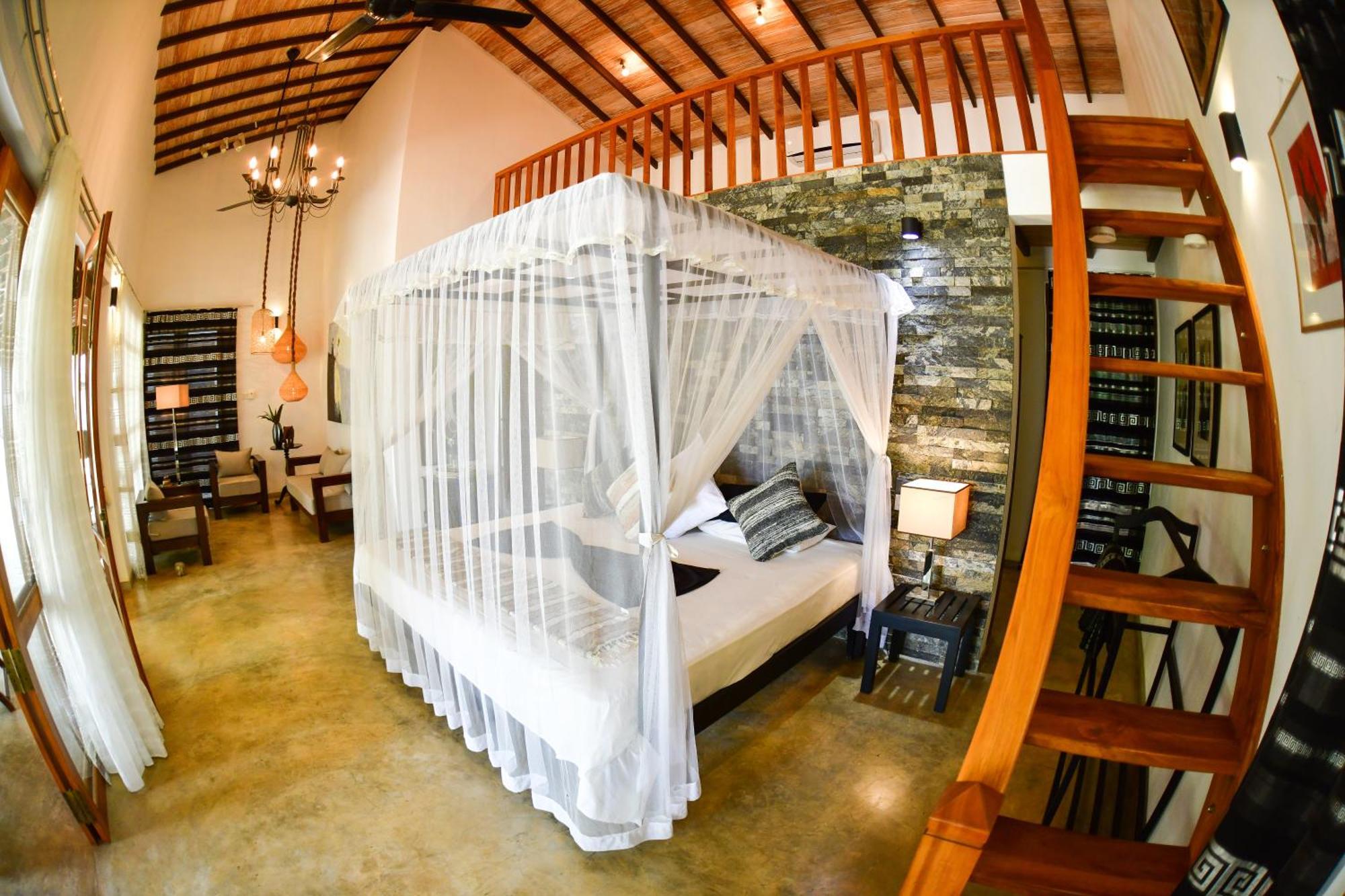 Tropical House - Jungleside Villa Hikkaduwa Room photo